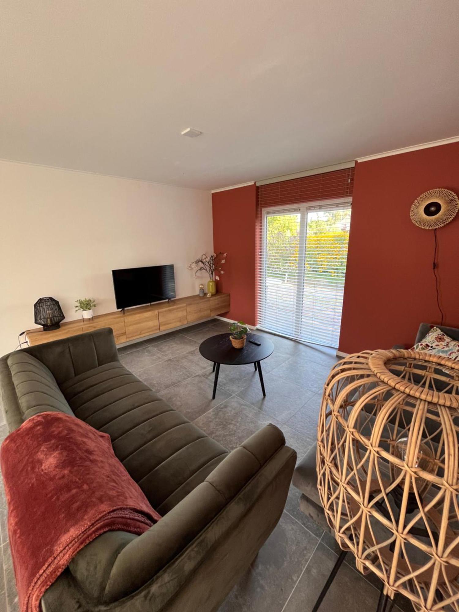 Cosy Vacation Home With Large Fenced Garden 브라위니서 외부 사진